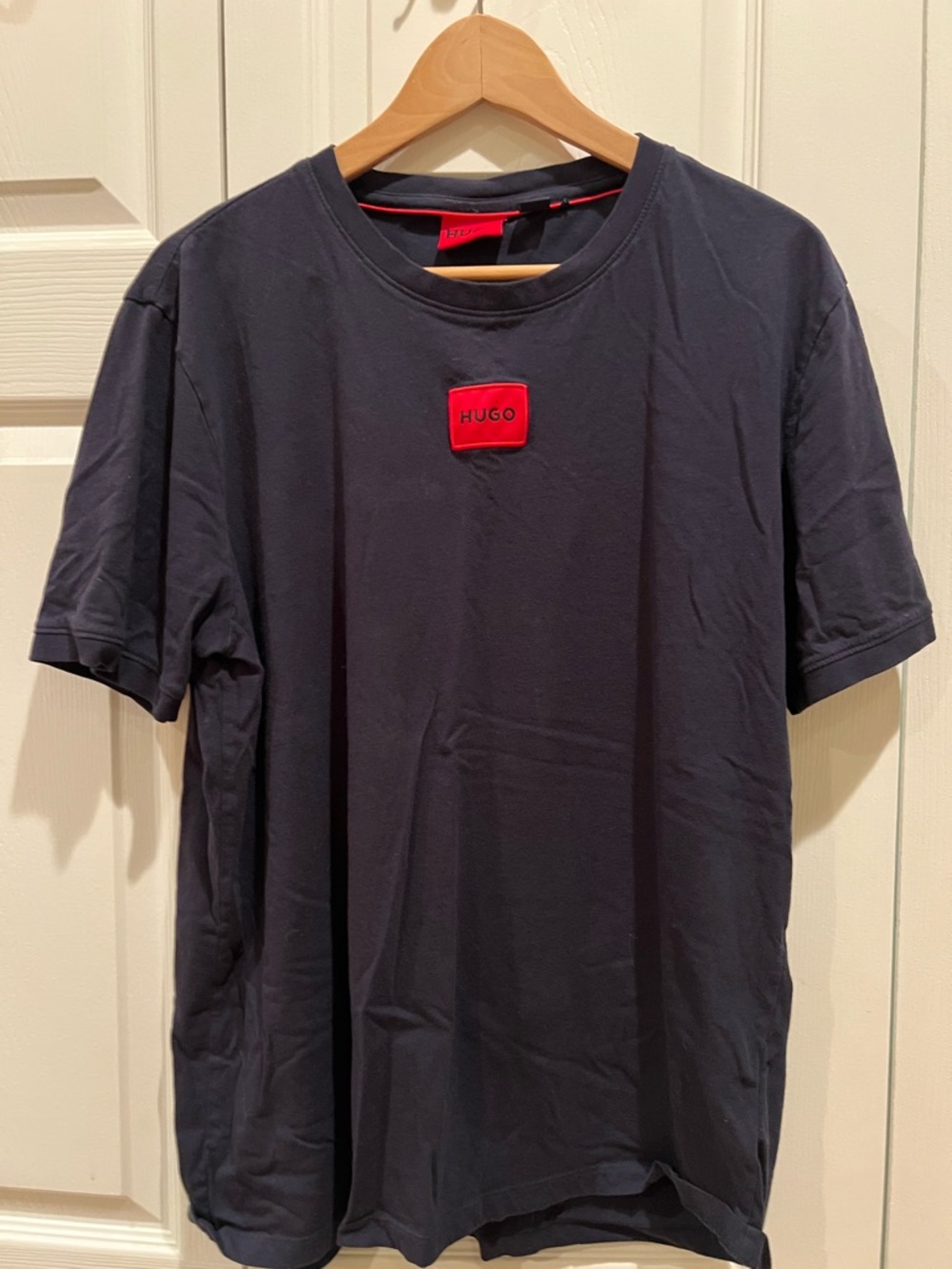 Hugo Boss Black Short-Sleeve Tee with Red Logo Patch - Picture 2 of 4